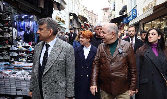 Özdağ, İstanbul Fatih’te vatandaşlarla bir araya geldi