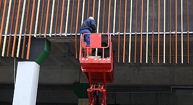 Pazar alanına sundurma çalışması başladı