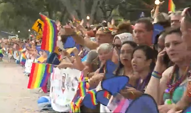 Rusya'da iki bar çalışanı LGBTQ+ karşıtı yasa kapsamında suçlanan ilk kişiler oldu