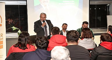 Şadi Özdemir üniversiteli gençlerle buluştu