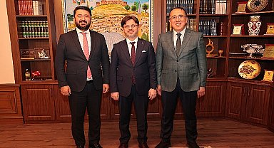 Sağlık Bakan Yardımcısı Huzeyfe Yılmaz, Nevşehir Belediye Başkanı Dr. Mehmet Savran'ı ziyaret etti