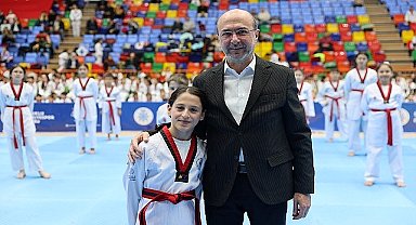 Selçuklu Belediye Başkanı Ahmet Pekyatırmacı, Selçuklu Belediyespor Kulübü'nde Tekvando branşında eğitim gören sporcuların kuşak heyecanına ortak oldu