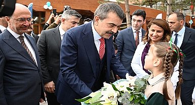 Selçuklu Belediyesi tarafından Sille Mahallesi'ne kazandırılan Sille İlkokulu'nun resmi açılışı Milli Eğitim Bakanı Prof. Dr. Yusuf Tekin'in katıldığı program ile gerçekleştirildi