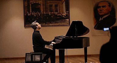 Türkiye'nin önde gelen piyanistlerinden Dengin Ceyhan Efes Selçuk'ta klasik müziğin kadın bestecilerinin eserlerine hayat verdi