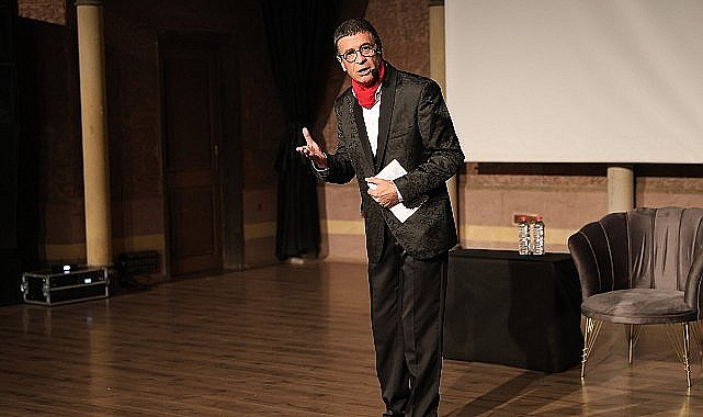 Ünlü sanatçı Cengiz Küçükayvaz'ın oynadığı 'Bir Başarısızlık Hikayesi' adlı tiyatro oyunu Kapadokya Kültür ve Sanat Merkezi'nde sahnelendi