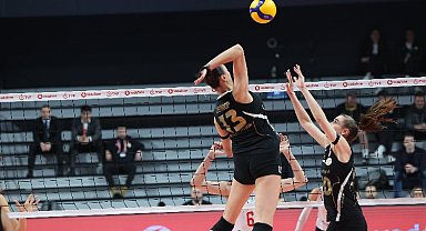 VakıfBank, sahasında kazanmaya devam ediyor