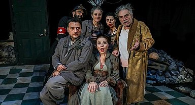 Zuhal Olcay ve Haluk Bilginer'i yıllar sonra yeniden bir araya getiren 'Kel Diva' adlı oyun, Nilüfer Tiyatro Festivali kapsamında seyirci ile buluştu