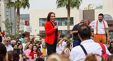 23 Nisan Karşıyaka'nda coşkuyla kutlandı