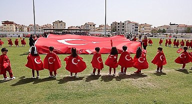 23 Nisan Ulusal Egemenlik ve Çocuk Bayramı, Kemal Kaynaş Stadyumu'nda düzenlenen törenlerle kutlandı