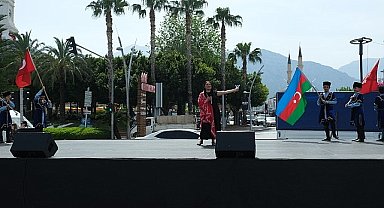 23 Nisan Ulusal Egemenlik ve Çocuk Bayramı kutlamaları kapsamında Azerbaycan Dans Toplulukları Kemer'de gösteri yaptı