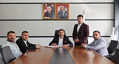 31 Mart Mahalli İdareler Seçimlerinin ardından mazbatasını alarak görevine başlayan Rasim Arı, Nevşehir Belediye Başkanı olarak ilk imzasını attı