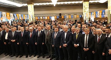 AK Parti yine salona sığmadı: