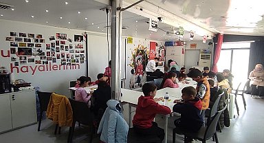 Akbank Güzel Yarınlar Hareketi, Kahramanmaraş'ta Depremden Etkilenen Gençlerle Buluşuyor