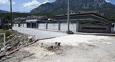 Arslanbucak Mahallesi'nde yol ve kaldırım çalışması