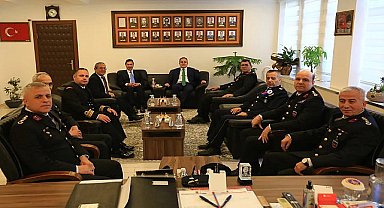 Başkan Aras'tan Bayram Sabahı Vatandaşlara Simit ve Peynir