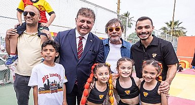 Başkan Cemil Tugay Göztepe'nin 23 Nisan programına katıldı “Bütün İzmir'in belediye başkanıyım