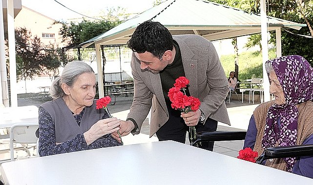 Başkan Önal, bayramın ilk gününde ilçe sakinleriyle buluştu