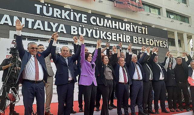 Başkan Topaloğlu, Başkan Böcek'in göreve başlama törenine katıldı