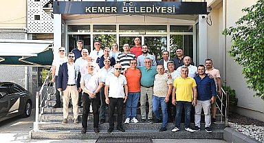 Başkan Topaloğlu, Kemer'deki acentecilerle bir araya geldi