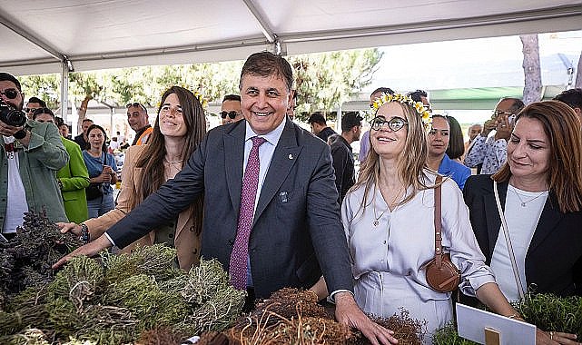 Başkan Tugay, Alaçatı Ot Festivali'nin açılışını yaptı