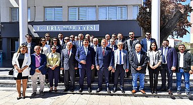 Başkan Tugay bayramın ilk günü Urla ve Çeşme'de yurttaşlarla buluştu