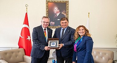 Başkan Tugay'dan kadın ve çocuklara yönelik projelere destek sözü