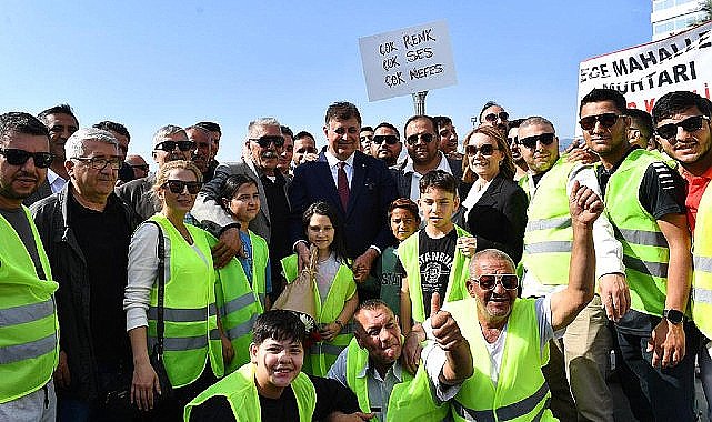Başkan Tugay Dünya Romanlar Günü'nde konuştu: “Mücadelenizde yalnız değilsiniz