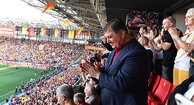 Başkan Tugay Göztepe'nin Süper Lig heyecanına ortak oldu