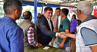 Başkan Tugay Seferihisar'da yurttaşların taleplerini dinledi