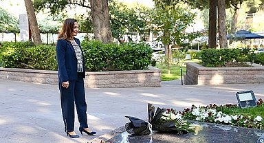 Başkan Ünsal'ın ilk ziyareti Zübeyde Hanım'a