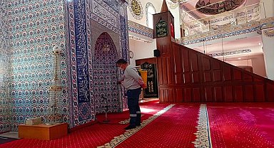 Bayraklı'da camiler bayrama hazır