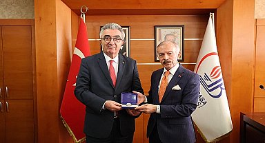 Bayrampaşa'da CHP dönemi: Başkan Hasan Mutlu mazbatasını alarak göreve başladı