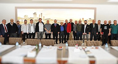 Bergama Belediye Başkanı Dr. Tanju Çelik Gazetecilere Belediye'nin Borcunu ve Gelecek Vizyonunu Paylaştı