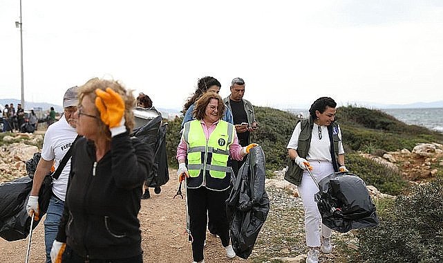 Didim'de, Didim Belediyesi ekipleri ve Didim Plogging Grubu üyeleri ile birlikte kıyı temizliği çalışması yapıldı.