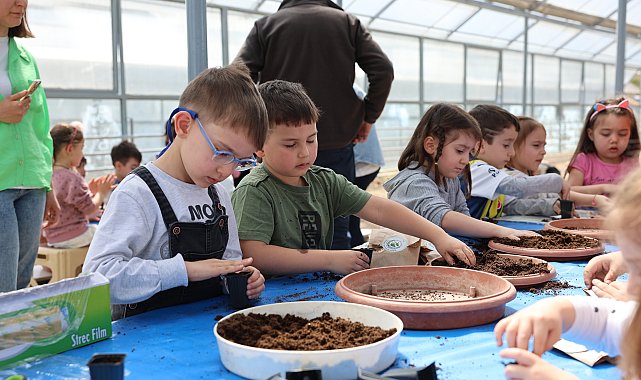 Eskişehirli öğrencilerden “Doğaya Sarılan Eller” etkinliği