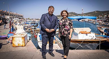 Foça'da Cemil Tugay'a yoğun ilgi