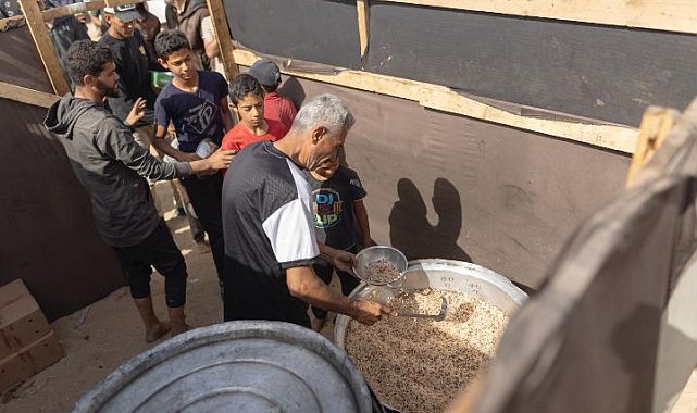 Gazze'de insanlar günlük 245 kalori ile yaşıyor