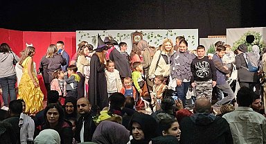 Gölcük Belediyesi kültür-sanat etkinlikleri kapsamında Kervansaray'da sahnelenen “Unutulan Kitap