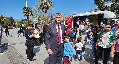 Gölcük Belediyesi'nin Ramazan Bayramı kapsamında Anıtpark'ta hazırladığı oyun alanını dolduran çocuklar, coşku içerisinde doyasıya eğlendiler