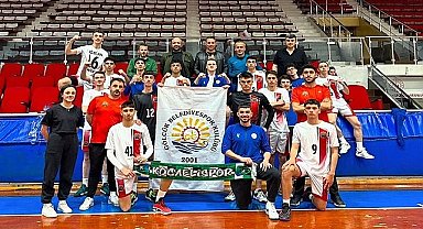 Gölcük Belediyespor Genç Erkekler Voleybol Takımı, Bolu'da düzenlenen Türkiye çeyrek final maçlarında yarı finallere yükseldi.