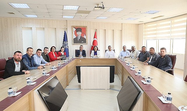 İncirliova Esnaf ve Sanatkarlar Odası Başkanı Ercan Uçak ve yönetim kurulu üyeleri, Aydın Büyükşehir Belediye Başkanı Özlem Çerçioğlu'na nezaket ziyaretinde bulundu