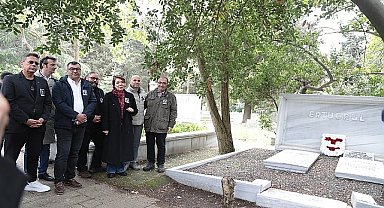 İstanbul Büyükşehir Belediyesi Şehir Tiyatroları, kurucusu, oyuncu, yazar, çevirmen, tiyatro ve sinema yönetmeni Muhsin Ertuğrul'u, ölümünün 45. yıl dönümünde kabri başında andı