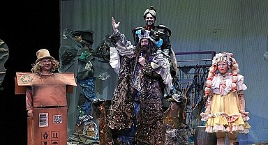 İstanbul Büyükşehir Belediyesi Şehir Tiyatroları'nın bu yıl 38.'sini düzenlediği “sürdürülebilir bir dünya için