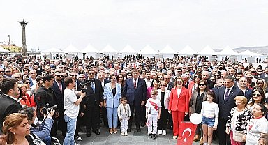 İzmir Büyükşehir Belediye Başkanı Dr. Cemil Tugay CHP'nin 23 Nisan törenine katıldı