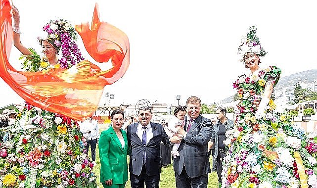 İzmir'in geleneksel festivaliyle Bayındır'da yine çiçekler açtı “Bize üretmek yakışıyor