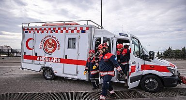 İzmir İtfaiyesinin özel donanımlı paramedikleri Türkiye'ye örnek oluyor