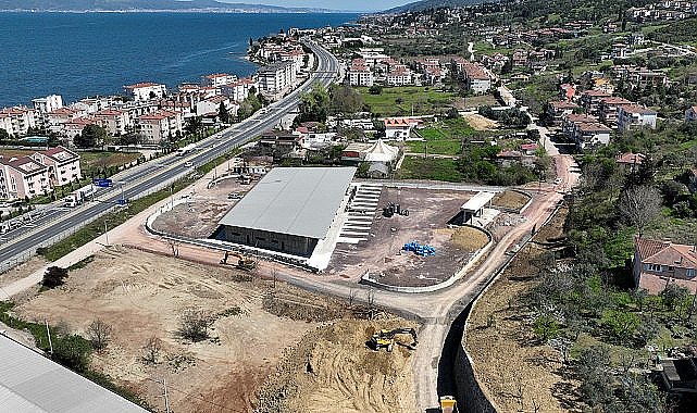 Karamürsel terminal binasında çatı imalatı tamam