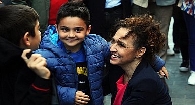 Karşıyakalı çocuklardan 23 Nisan'a özel Atatürk mozaiği