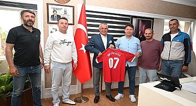 Kemer Ayyıldız Masterler'den Başkan Topaloğlu'na ziyaret