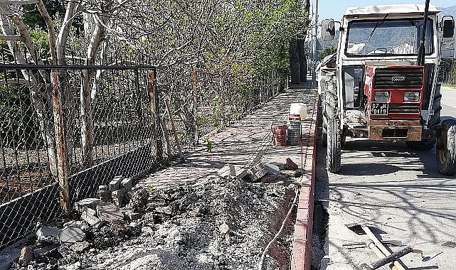 Kemer'de yol ve kaldırım çalışmaları